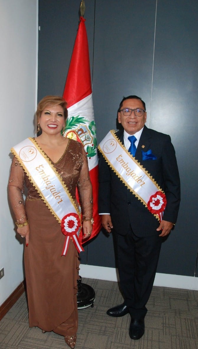 Enma Brenavidez y Carlos Marrtinez